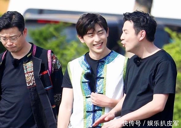 《極限挑戰7》合體海報,黃明昊郭京飛站邊邊,C位一目了然