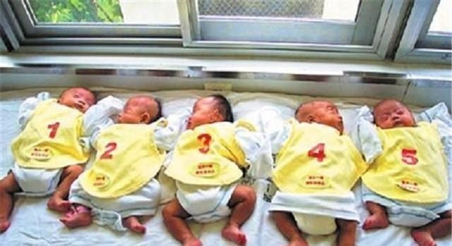 二胎政策|90后孕妈怀上5胞胎,孩子出生后宝爸傻眼,直呼上辈子欠债太多