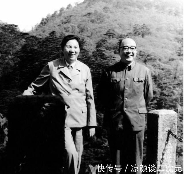 延安|父亲是少将,她是八路军第一位女参谋,后成新中国第二位女副总理