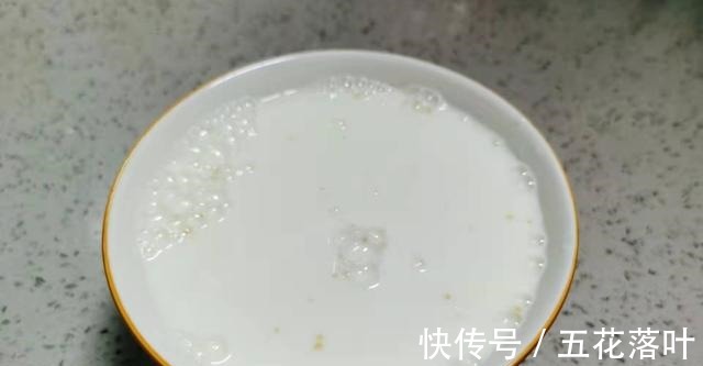 冬天，早餐吃它胜过馒头面包，柔软醇香又营养，一次至少吃5块！