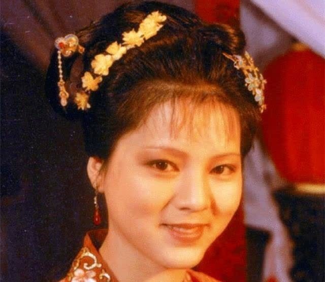 热孝$《红楼梦》贾母早对袭人做出评价:德行浅薄的贱骨头,难承载富贵