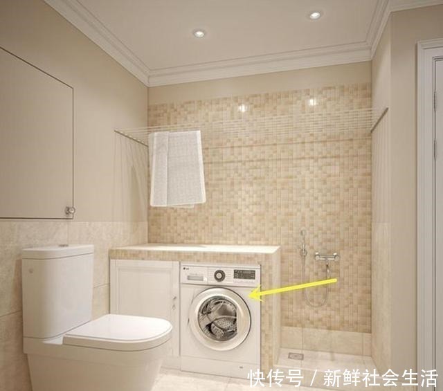 马桶|马桶不靠墙,直接和淋浴房隔断合并,上方装个置物架还能用来收纳!