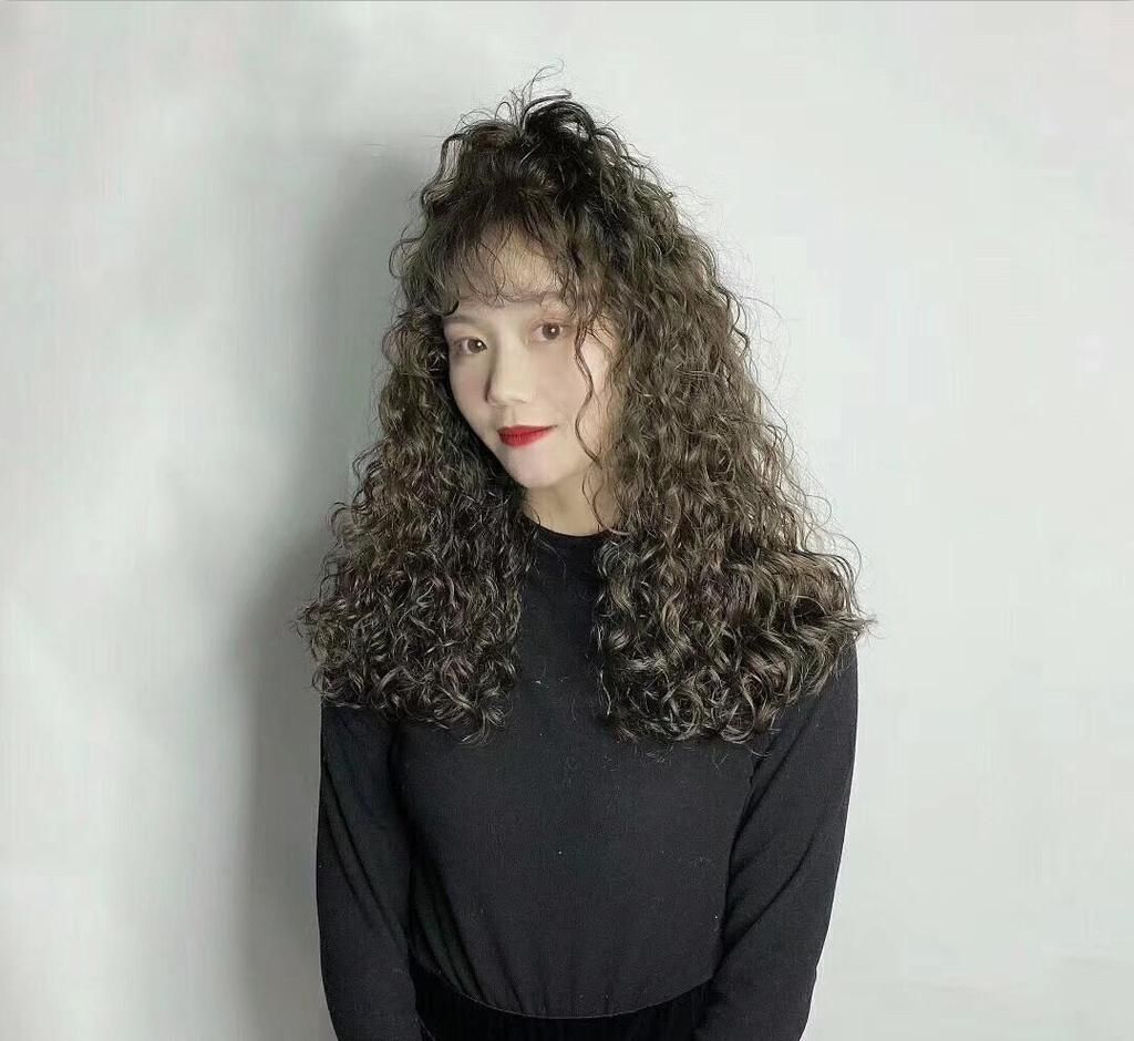 越烫越时尚发型20款，蓬松瘦脸真洋气，有你同款吗