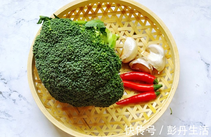 小米辣|夏天大鱼大肉易上火，这菜天天吃不腻，美白还减肥，比肉抢手多了