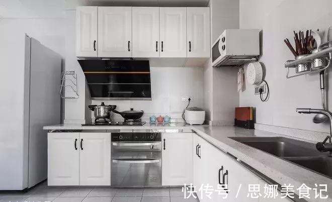 墙面|朋友真会装,一个阳台还能装出个书房,真让人刮目相看!