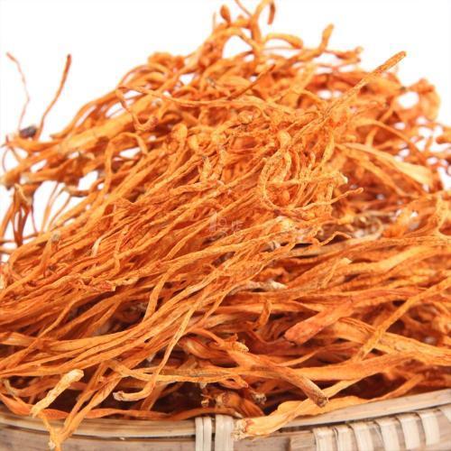 零厨艺的虫草花蒸鸡，鸡肉鲜香嫩滑多汁，营养滋补，老人小孩都可