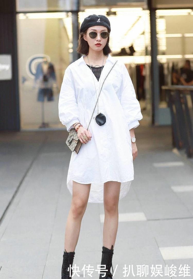 小姐姐身穿绿色条纹套装,搭配一双黑色运动鞋,显得特别精神