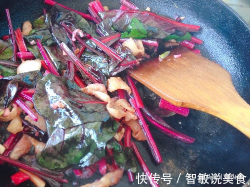 2分钟教你，红色蔬菜最好吃的做法，开胃又下饭，家人特别喜欢吃