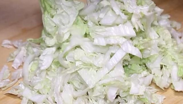 这菜我家一周至少做3次，雷打不动，简单一拌，鲜香又脆爽