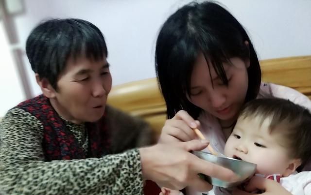 宝宝|奶奶又来“假装带娃”了,宝宝语出伤人,奶奶脸红低头,宝妈沉默