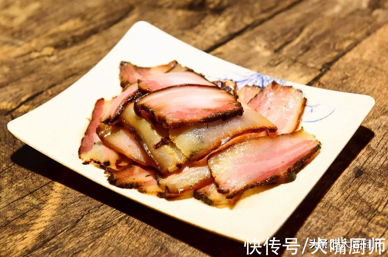 腊肉直接蒸，难怪又硬又咸！多做这1步，腊肉软嫩鲜香，腊香浓郁