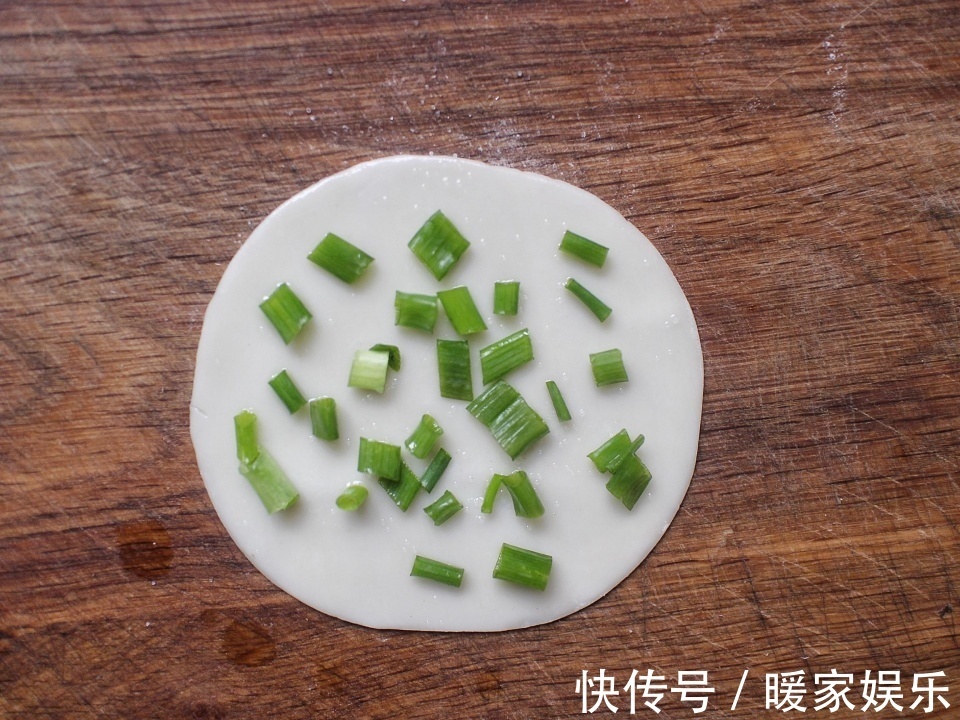 不揉面不发面，两分钟教会你做喷香好吃的葱油饼，从此早餐不用愁