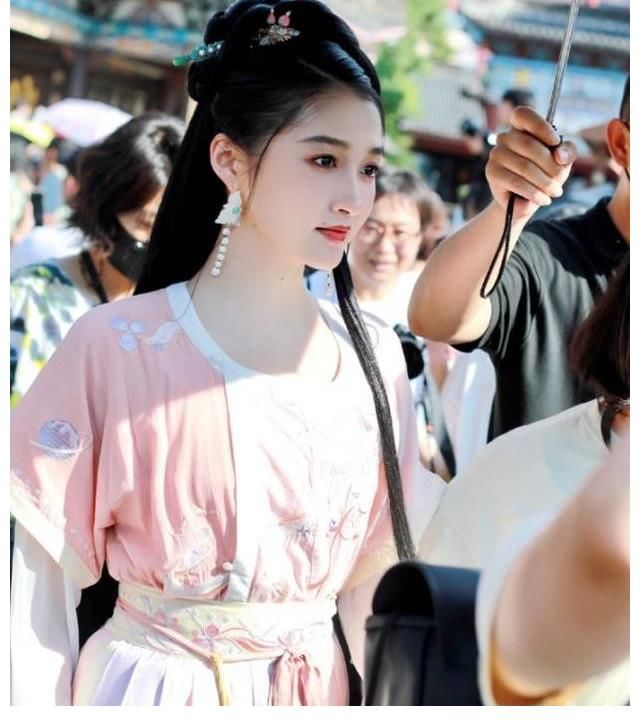 李易峰|关晓彤李易峰新综艺官宣，首创“连续剧式”推理模式，爆款预定了