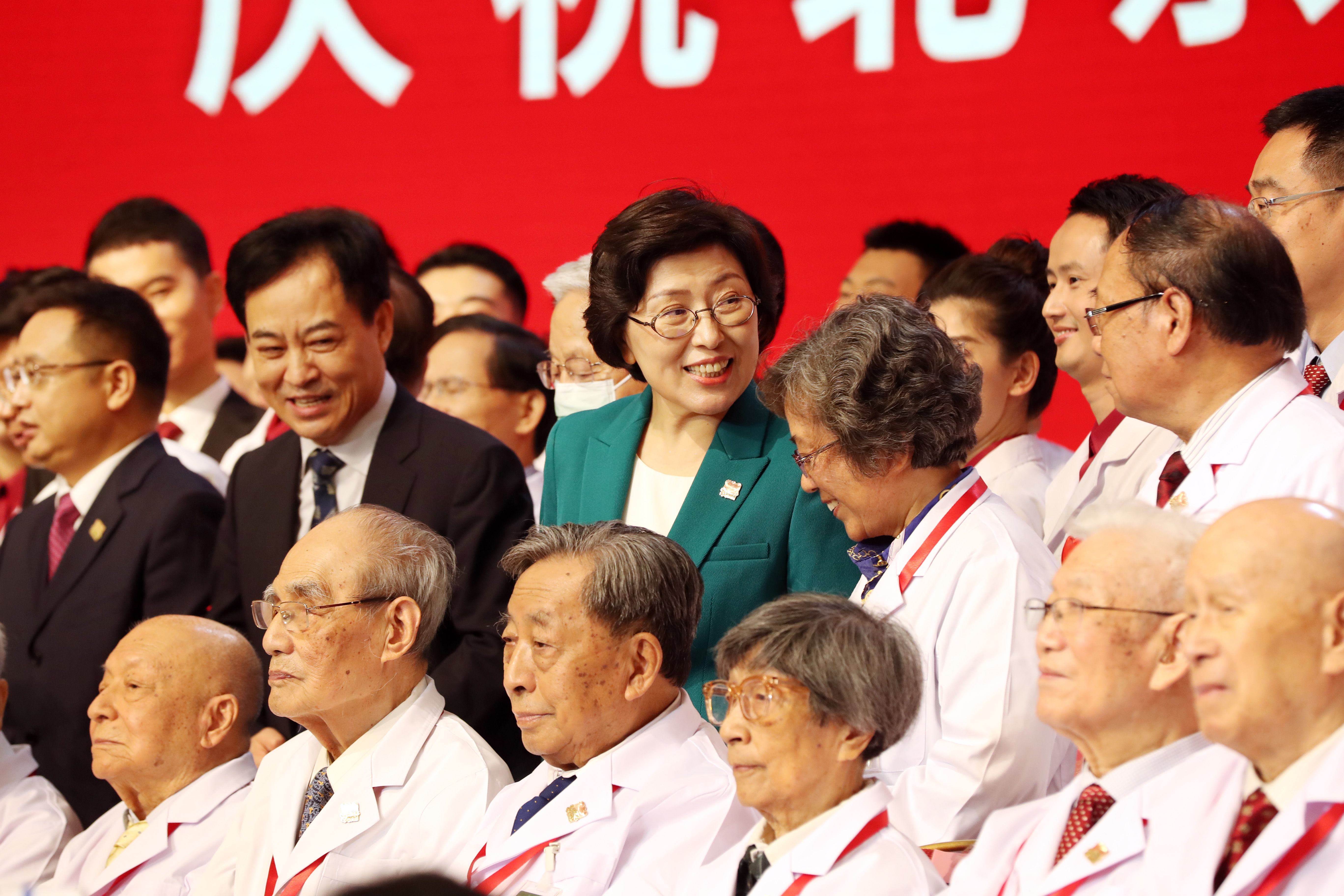 合影留念|庆祝北京协和医院建院100周年大会在京举行