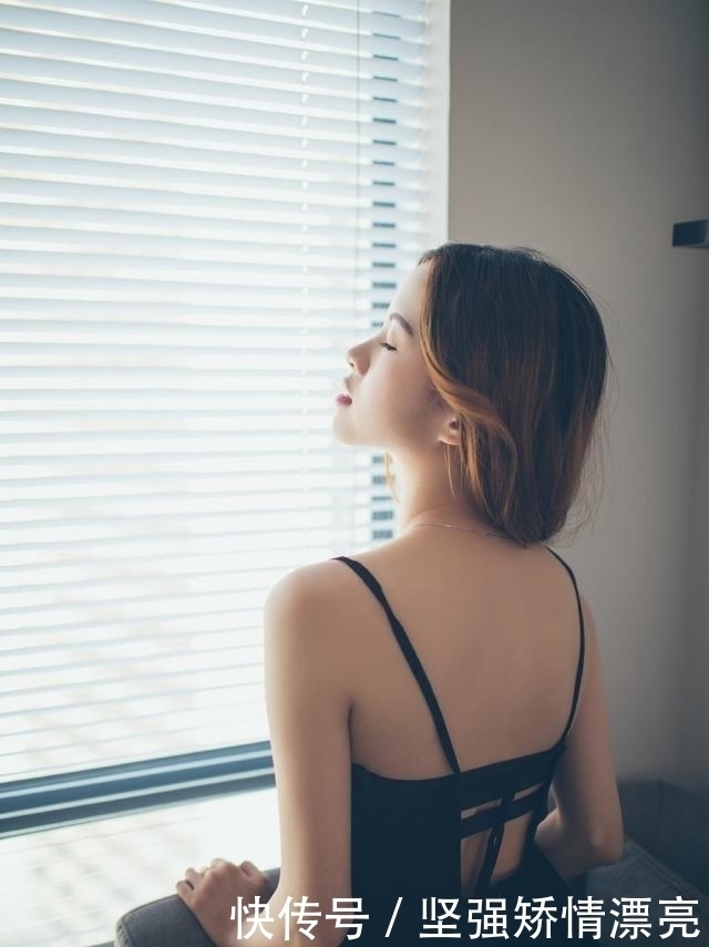 美女写真:性感吊带裙美女,丰满韵味,魅力难挡