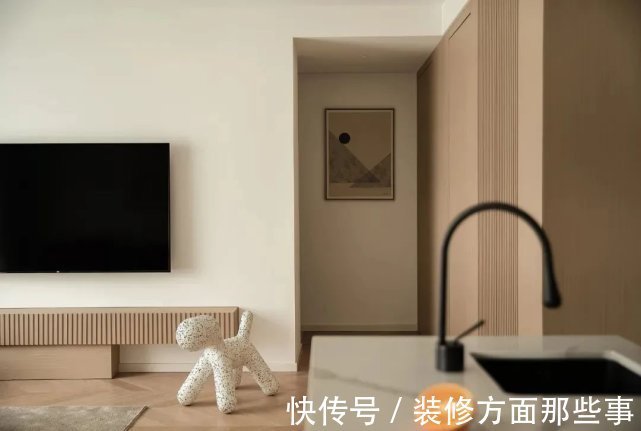 开放式|82㎡现代简约丨入户飘窗变卡座,开放式餐厨厅布局绝了