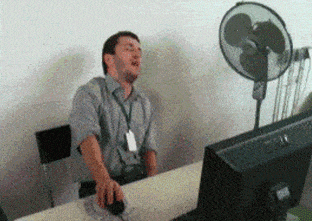 |搞笑GIF:成功把对面的妹子逗笑了 请问接下来我应该怎么做?