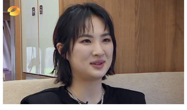 周也|姚安娜把葱认成韭菜?宁静说以前的中餐厅不好看?黄晓明变黄怂怂