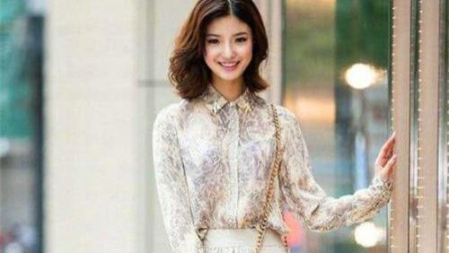 甜美可爱 超可爱的小姐姐, 展现性感酷雅气质, 笑容甜美可爱