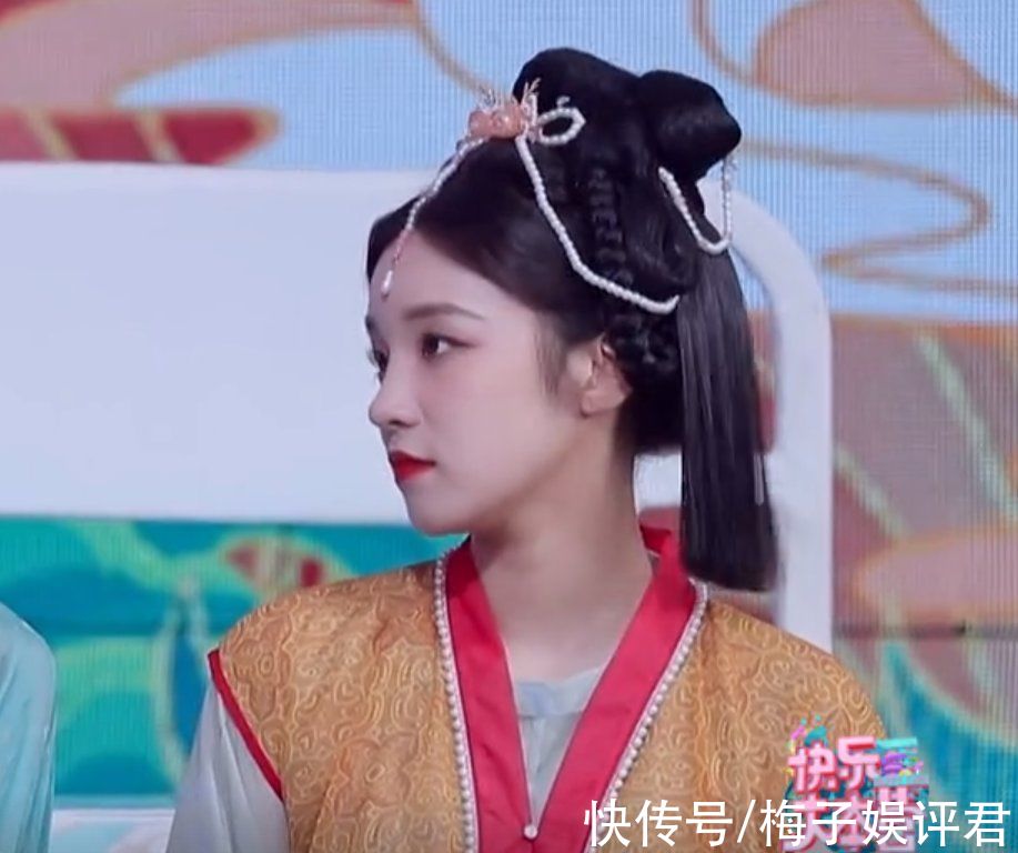 打扮|《快本》全员换古装,本以为白鹿够美了,不曾想宋雨琦更美艳