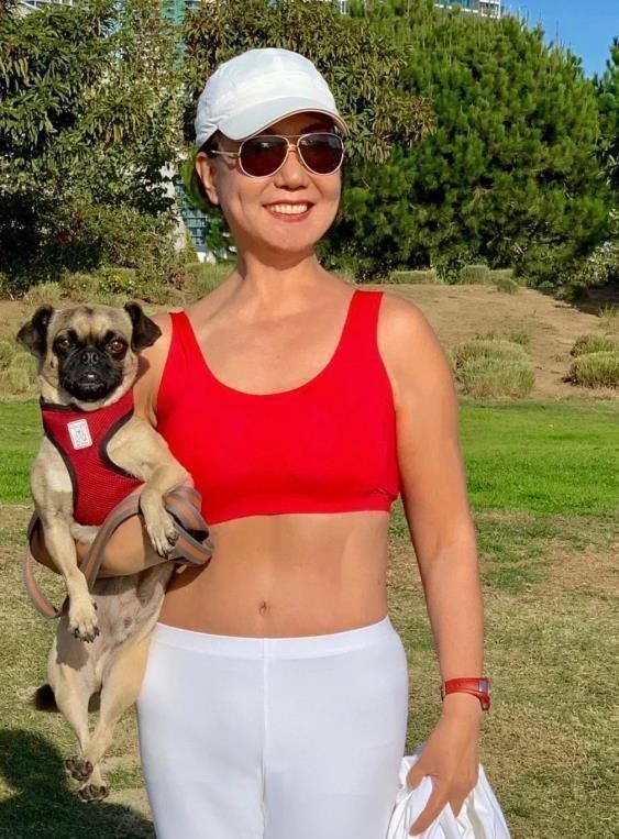 要点|67岁阿姨坚持练瑜伽6年,动作优雅笑容自信,被称作逆龄少女