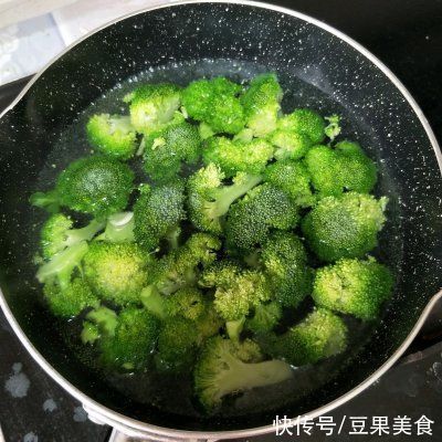 有了它干掉两碗饭不是事！超下饭的低配意大利面