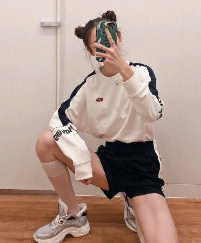 显高显瘦|安踏这套衣服火了,卫衣配短裤少女感十足,显高显瘦还很有气质