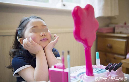 父母|6岁女孩热衷化妆,爸反对妈支持!面对臭美的娃,父母如何应对?