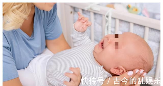 宝妈|宝宝吃奶时总喜欢“扭来扭去”,并不是因为太开心,别误读了