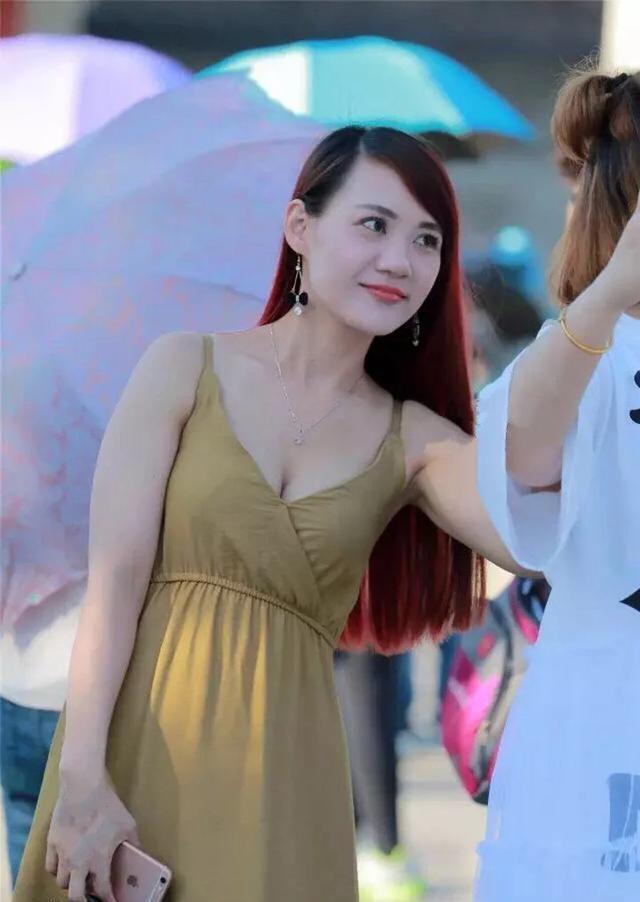 穿搭|吊带连衣裙,性感靓丽,优雅迷人