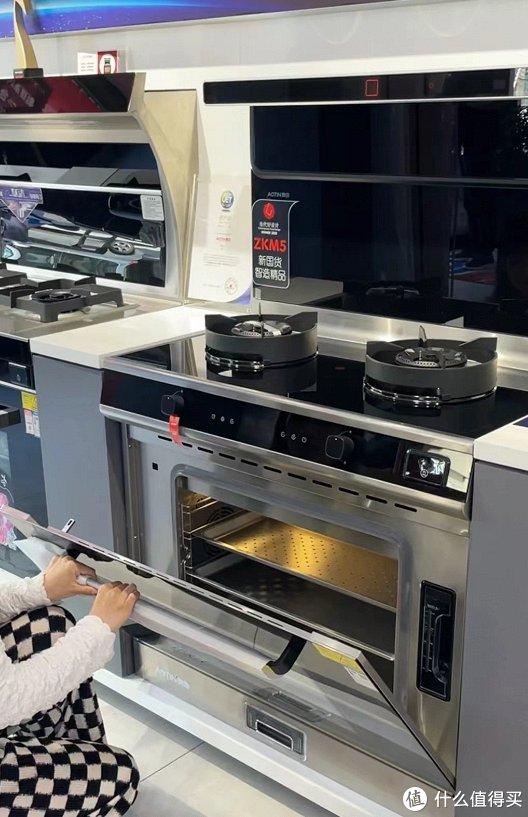 奥田zkm5集成灶|买蒸烤一体集成灶,还是单独买蒸箱+烤箱?油烟机+燃气灶?