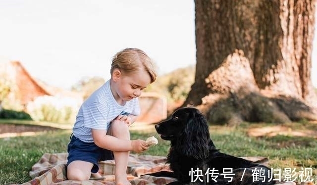 接地气|看夏洛特公主用餐,宝妈们羡慕凯特:萌娃吃饭不用愁,真省心