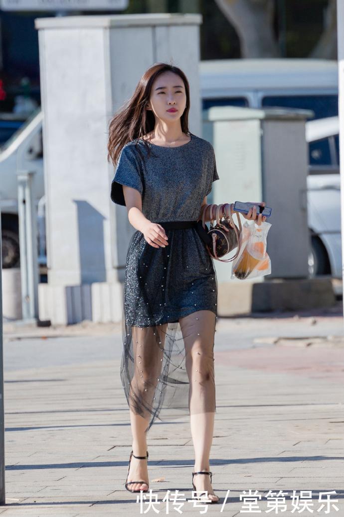 街拍花点心思在穿搭上,你也能搭配出精致靓丽的美