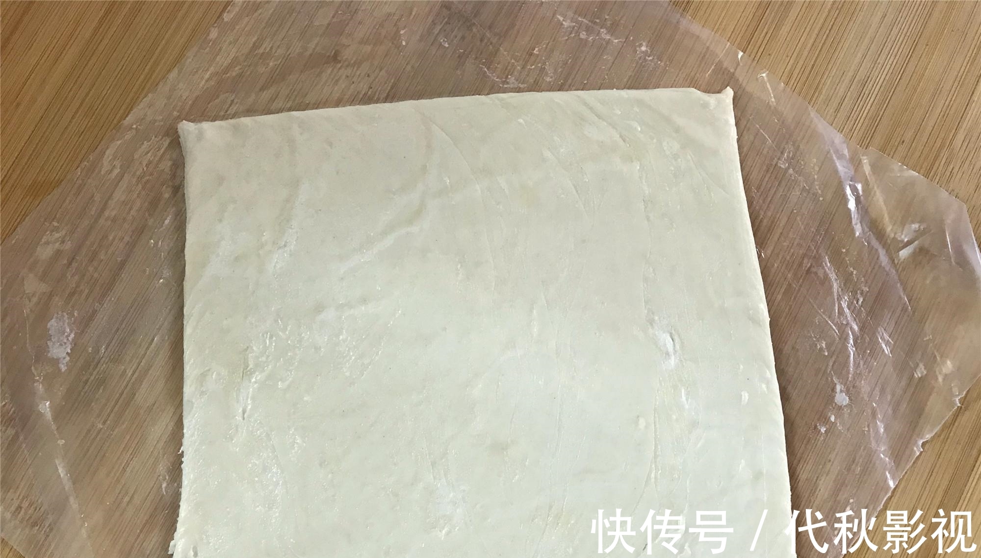 手抓饼的花样新吃法，个个酥脆又多层，咬一口酥掉渣，简单易做