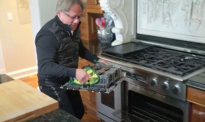 竞争对手|英伟达CEO黄仁勋：ARM与我们非常相似 PC与游戏机并非竞争对手