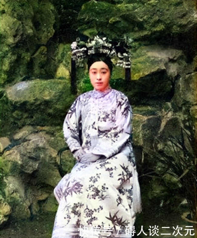 紫禁城|紫禁城八大女官罕见老照片：图八是真正的公主，图十格格长相漂亮