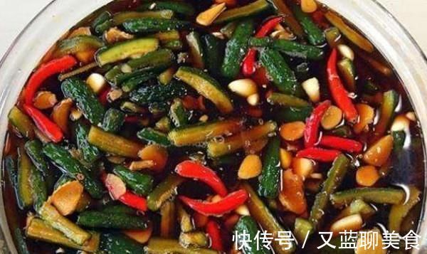 腌黄瓜时,洗净直接撒盐就“废了”,多加这一步,黄瓜酸脆好保存