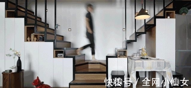 客厅|买不起学区房大房子，一家四口蜗居47平，设计师爆改成三室一厅