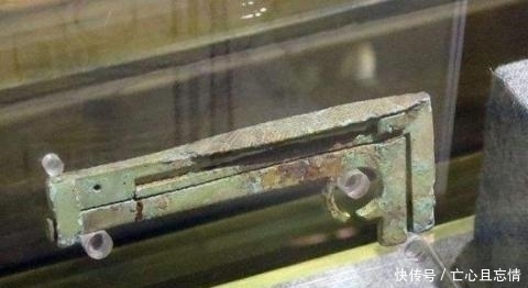 王莽|王莽“铜镜”被发现,上面刻有3个字,专家:没有道理啊?