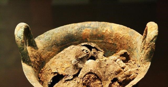 妇好墓|博物馆里这个炖人的锅,揭开了商朝的一段历史