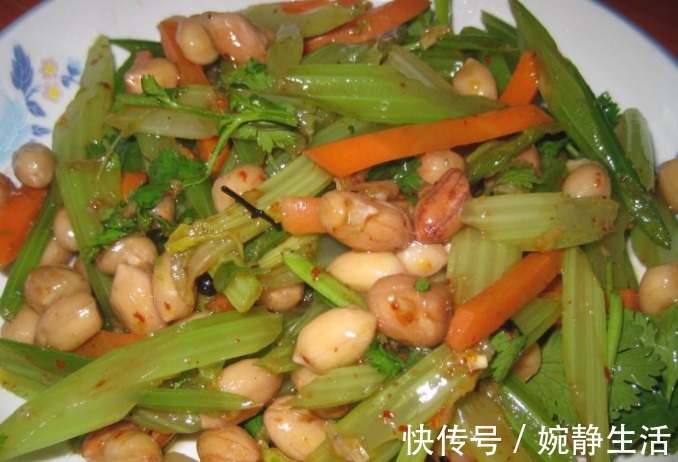凉拌|天热多吃芹菜，教你2种凉拌吃法，比凉拌黄瓜还爽口，好吃过瘾！
