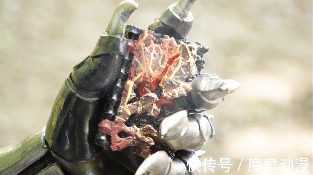 卡律布狄斯|假面骑士圣刃43话:天灾高兴下线,老乌合成全能之书,露娜回归