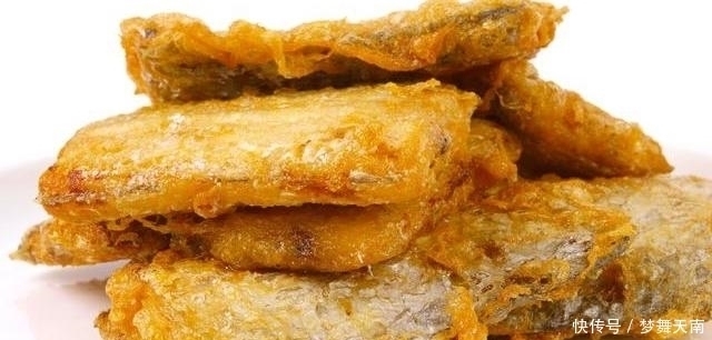 炸带鱼裹面糊是外行,大厨教我这样做,带鱼不吸油还香酥可口