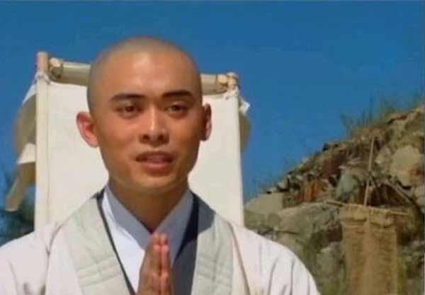 萧峰跳崖,虚竹、段誉为什么不去找他的尸体进行安葬?