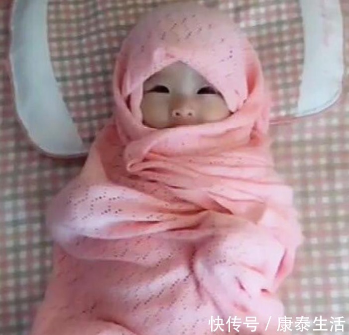 粽子|妹妹睡午觉把被子踢了,哥哥怕妹妹冷裹成“粽子”,网友:萌化了