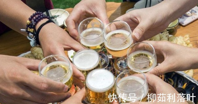 期门穴|57岁大哥喝酒32年，肝脏依旧健康红润，或是因为酒后2件事做得好！