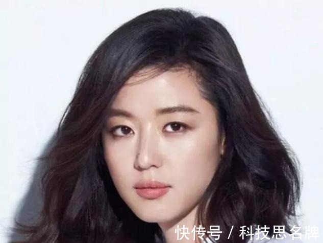 头发 脸圆的女生要学会拒绝留中分,难看显脸大,这5种发型才适合你