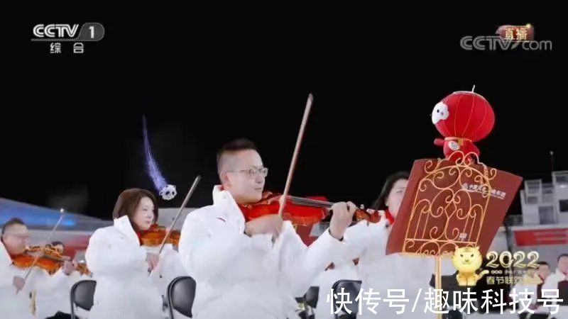 指挥家|安踏国家队炽热科技护航春晚，携音乐家优雅演绎冰雪浪漫