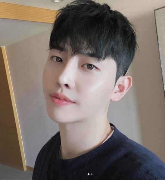 黄庠棻 12名队友举手要他退出 男团成员认遭霸凌:开了窗准备往下跳