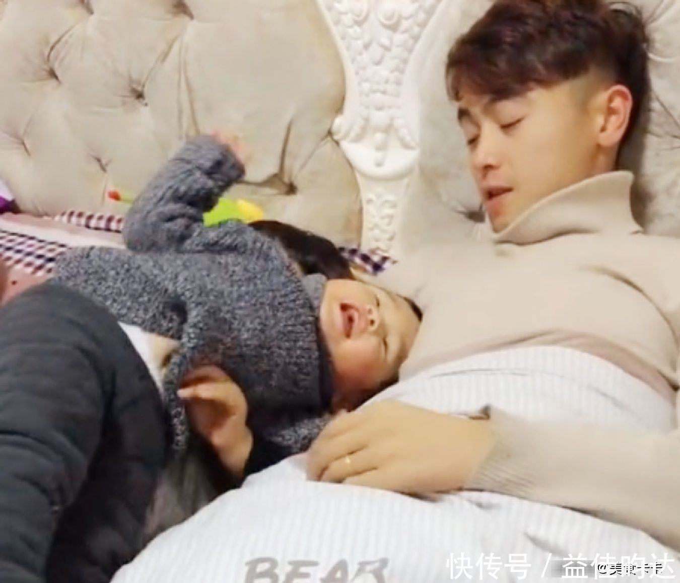 爸爸|自从生了小情人,每次哄哥哥睡觉都是这种画风,网友:心疼哥哥